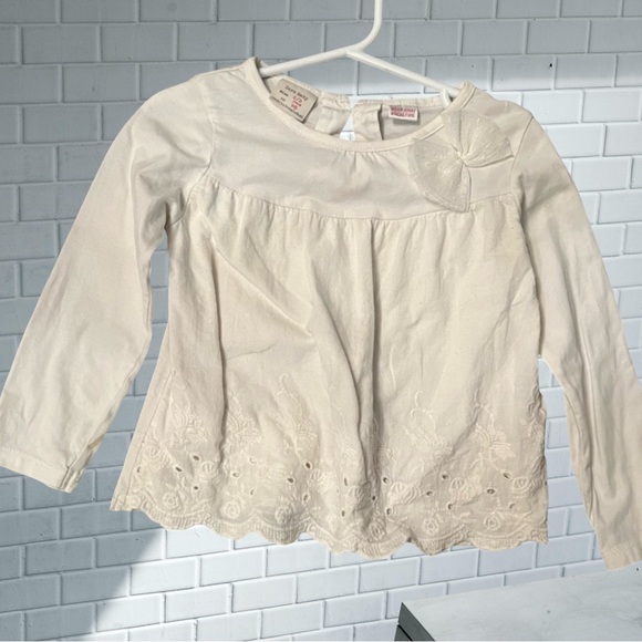 ZARAbaby. 2/3 Eyelet Long Sleeve Shirt with Tulle Bow - Picture 1 of 2